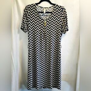 Tacera navy blue and white chevron print dress - Size S